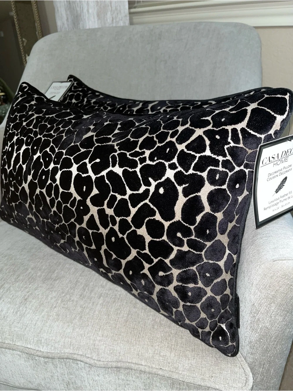 2-NWT CASA DECOR CUT VELVET LEOPARD DESIGN DECORATIVE PILLOWS